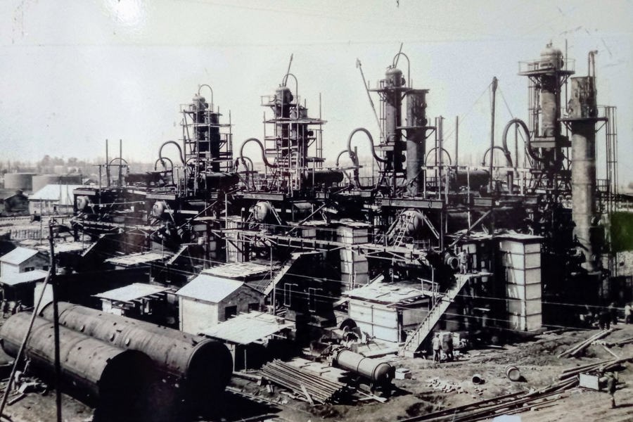 Obrázek refinery_history.jpg