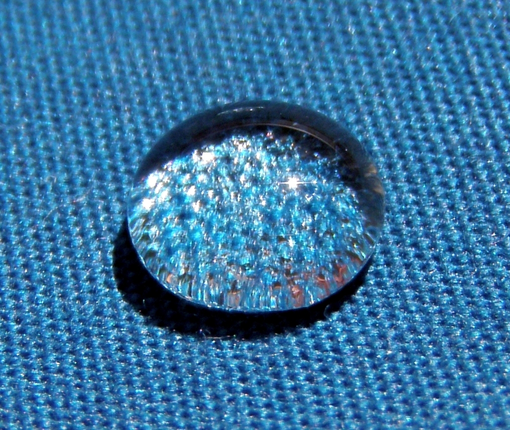 Obrázek a_water_droplet_dwr-coated_surface2_edit1.jpg