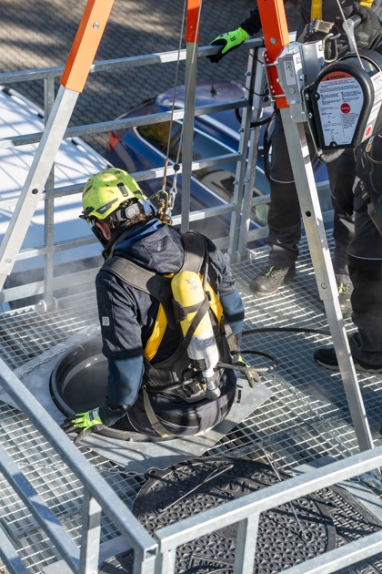 Sestup do prostoru symulujícího uzavřený prostor s výskytem nebezpečných plynů